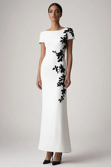 Robe longue formelle à col bateau blanc en crêpe appliqué